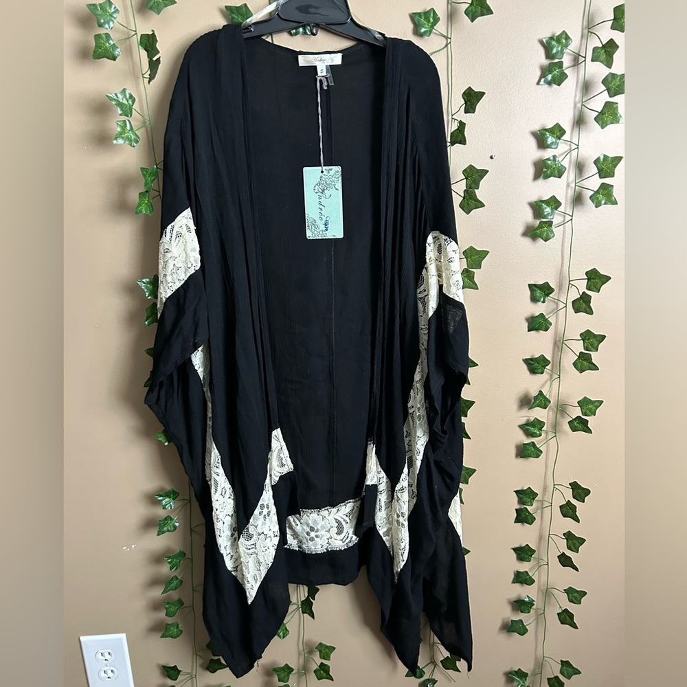 🛑 SOLD~NWT Kimono